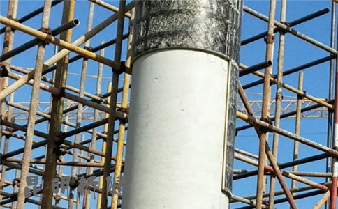 如何根据高度加固圆柱钢模？